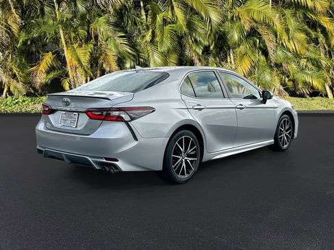Used 2023 Toyota Camry SE image 5