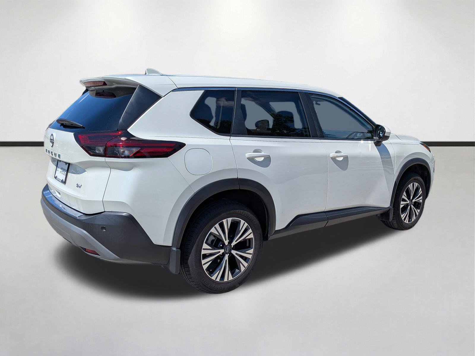 Used 2023 Nissan Rogue SV FWD image 3