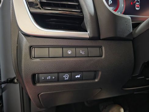 Used 2025 Nissan Rogue SL w/ SL Premium Package image 31