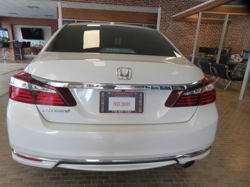 Used 2016 Honda Accord EX-L image 5