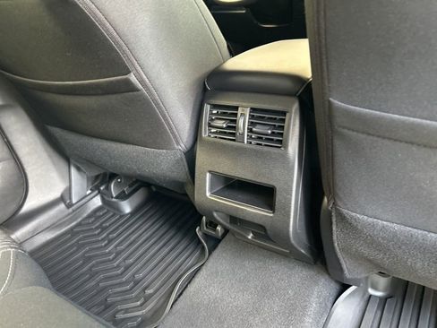 Used 2024 Mitsubishi Outlander ES image 25