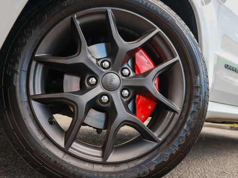 Used 2019 Jeep Grand Cherokee Limited X image 36