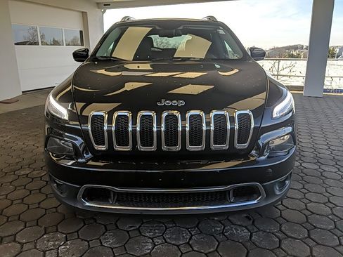 Used 2016 Jeep Cherokee Limited image 2