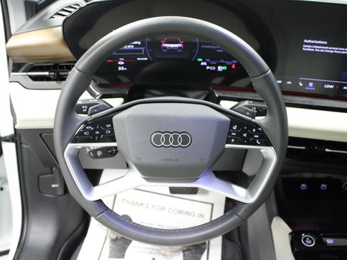 Used 2025 Audi Q6 e-tron Premium Plus w/ Premium Plus AWD/4WD image 17