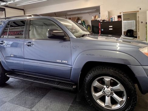 Used 2004 Toyota 4Runner SR5 AWD/4WD image 5