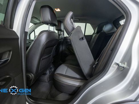 Used 2019 Chevrolet Trax LT w/ LT Convenience Package FWD image 27