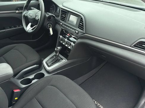 Used 2020 Hyundai Elantra SE w/ Cargo Package (C1) FWD image 16