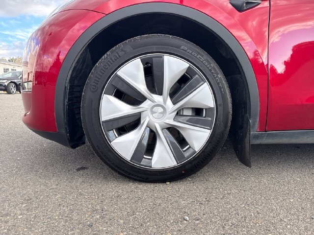 Used 2024 Tesla Model Y Long Range AWD/4WD image 32