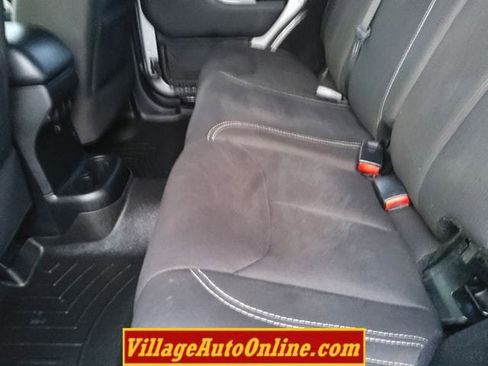 Used 2014 Jeep Wrangler Unlimited Rubicon w/ Connectivity Group image 21