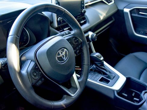 Used 2022 Toyota RAV4 XLE Premium AWD/4WD image 22