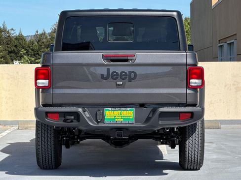 New 2026 Jeep Gladiator Sport AWD/4WD image 5
