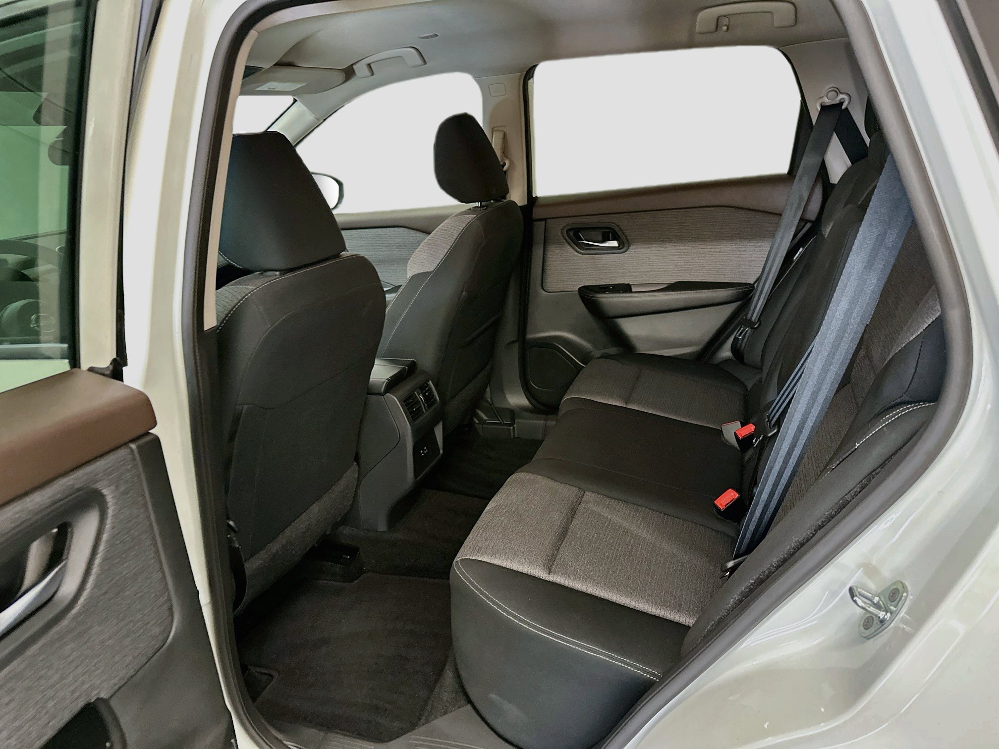 Used 2023 Nissan Rogue SV AWD/4WD image 28