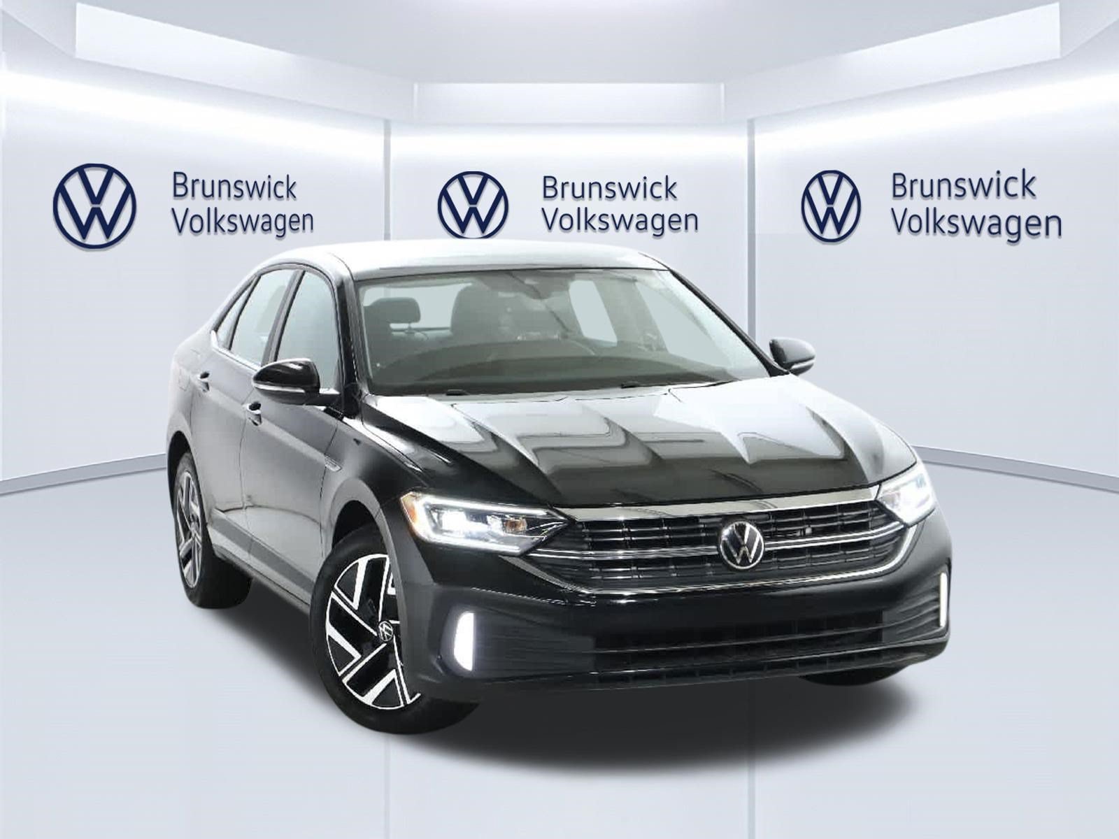Used 2024 Volkswagen Jetta SEL FWD image 2