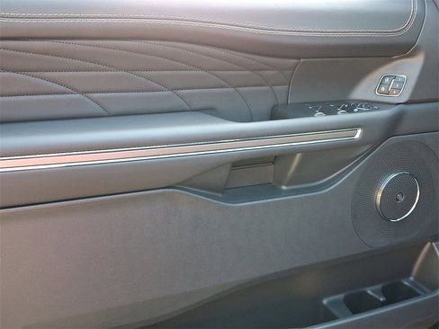 Certified 2023 Ford Expedition Platinum image 13