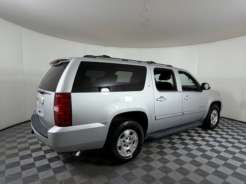 Used 2014 Chevrolet Suburban LT RWD image 4