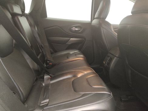 Used 2020 Jeep Cherokee Latitude Plus image 19