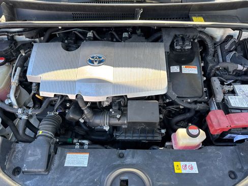 Used 2016 Toyota Prius Three Touring image 6