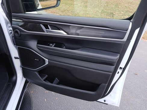 Used 2024 Jeep Wagoneer L 4WD image 35