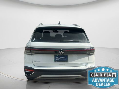 Used 2025 Volkswagen Taos SE w/ Panoramic Sunroof Package FWD image 4