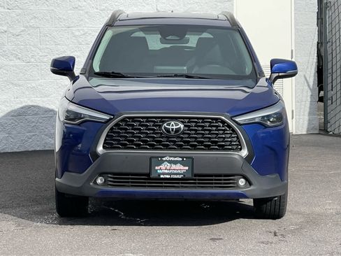 Used 2023 Toyota Corolla Cross XLE image 3