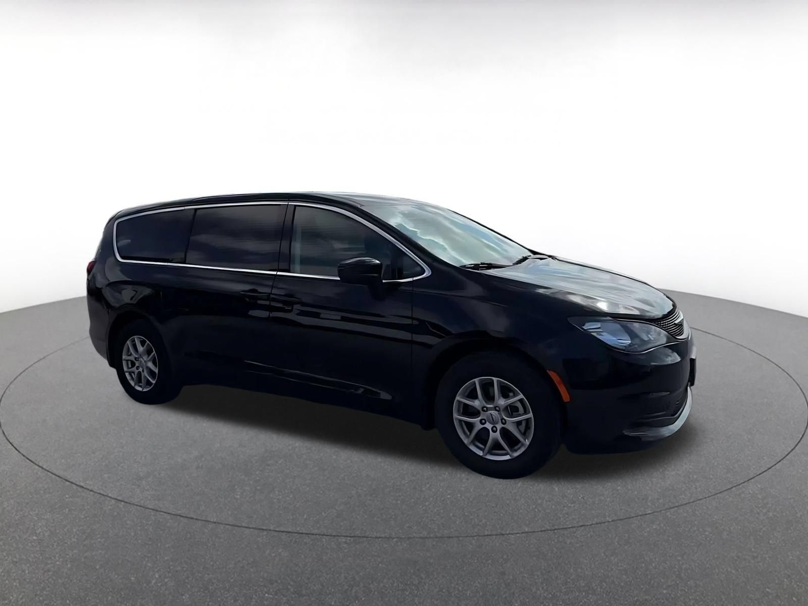 Used 2024 Chrysler Voyager LX FWD image 2