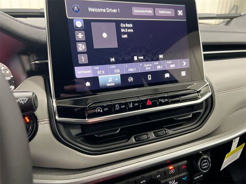 New 2026 Jeep Compass Limited image 13