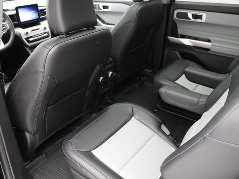 Used 2022 Ford Explorer XLT w/ Equipment Group 202A image 12