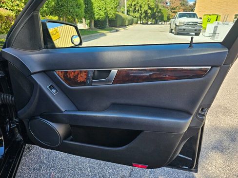 Used 2013 Mercedes-Benz C 300 4MATIC Sedan image 31