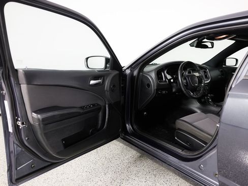 Used 2017 Dodge Charger SE w/ Power Sunroof Group image 18