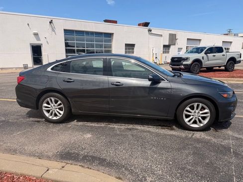 Used 2017 Chevrolet Malibu LT FWD image 4
