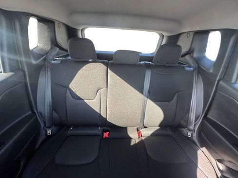 Used 2023 Jeep Renegade Latitude image 17