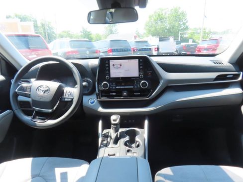 Used 2020 Toyota Highlander LE AWD/4WD image 43