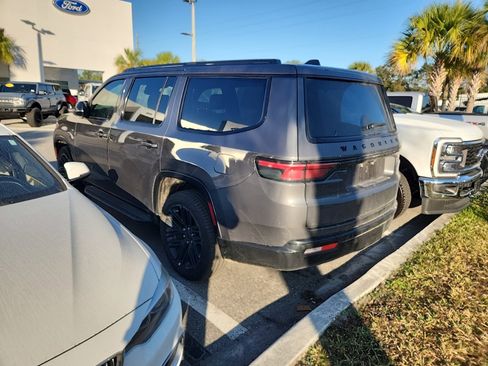 Used 2025 Jeep Wagoneer Series II w/ Premium Group I image 3