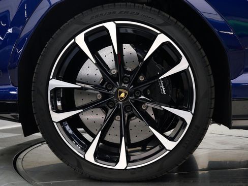 Used 2022 Lamborghini Urus AWD/4WD image 10