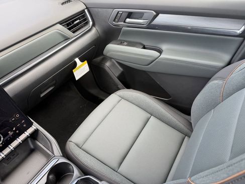 New 2026 GMC Terrain AT4 w/ Convenience Package III AWD/4WD image 18