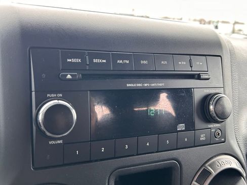 Used 2018 Jeep Wrangler Sport image 13