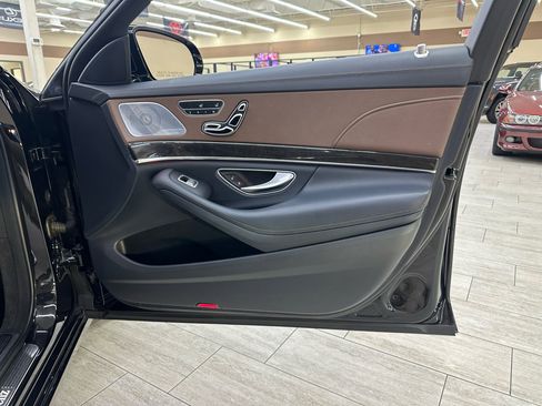Used 2017 Mercedes-Benz S 550 Sedan image 42