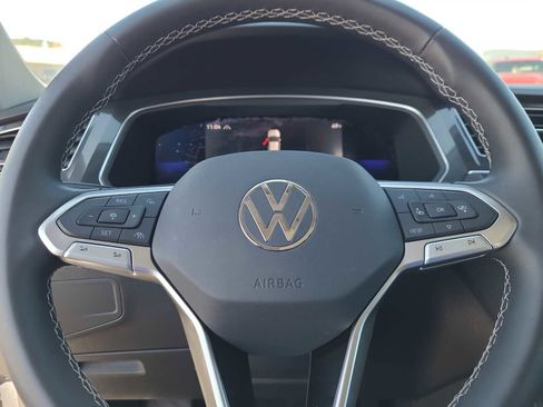 Used 2022 Volkswagen Tiguan SE image 23