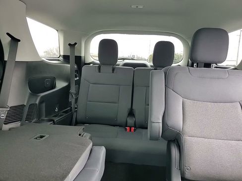 Used 2025 Ford Explorer Active AWD/4WD image 27
