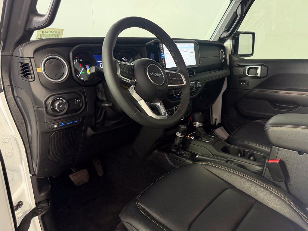 Used 2025 Jeep Wrangler Unlimited Sahara w/ Safety Group AWD/4WD image 20