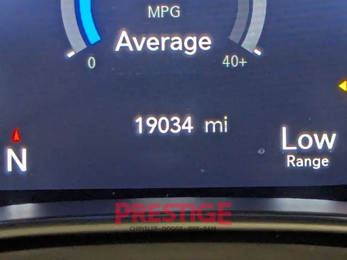 Used 2024 Chrysler Pacifica Limited w/ S Appearance Package FWD image 17
