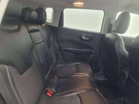 Used 2018 Jeep Compass Latitude w/ Cold Weather Group AWD/4WD image 19