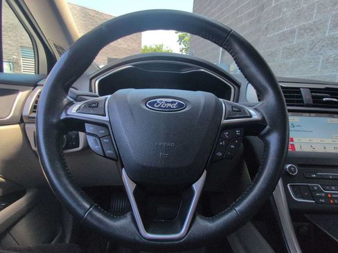 Used 2017 Ford Fusion SE w/ Fusion SE Technology Package AWD/4WD image 21