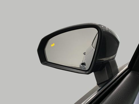 Used 2025 Volkswagen Taos SE image 19