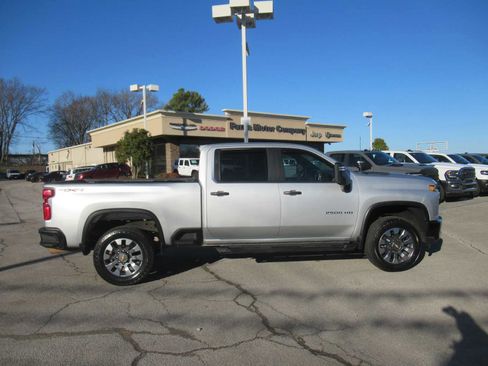 Used 2022 Chevrolet Silverado 2500 Custom w/ Custom Convenience Package image 8