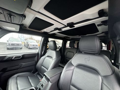 Used 2025 Ford Bronco Badlands image 22