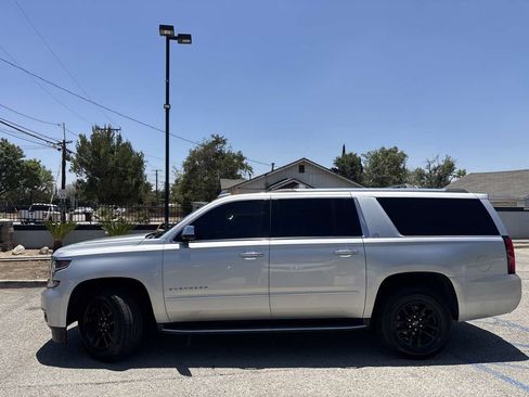 Used 2016 Chevrolet Suburban LTZ RWD image 2