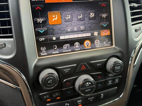 Used 2016 Jeep Grand Cherokee Overland w/ Advanced Technology Group AWD/4WD image 12