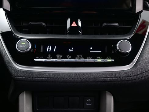 Used 2024 Toyota Corolla Cross SE image 19