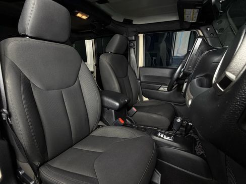 Used 2016 Jeep Wrangler Unlimited Sport w/ Connectivity Group image 16